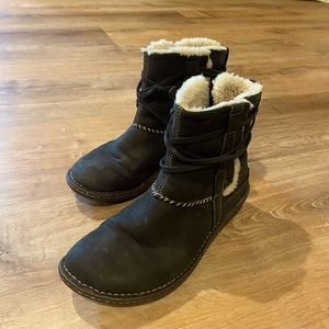 UGG short lined boots